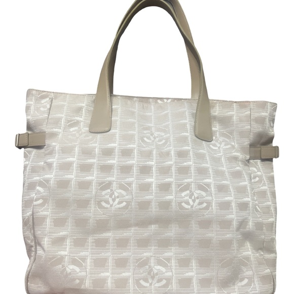 🔥🔥CHANEL Tavel Line Beige GM Tote 🔥🔥 - Picture 5 of 15